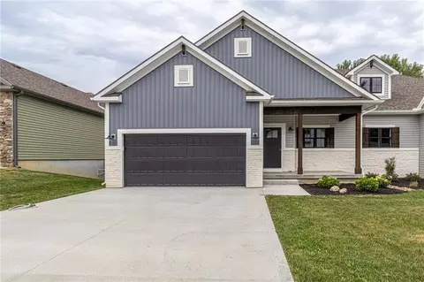 3107 Carlisle Ct, Saint Joseph, MO 64506