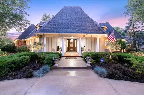 12854 Pembroke Cir, Leawood, KS 66209