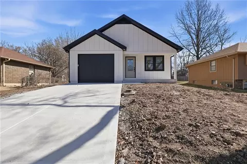 309 N Cedar Ave, Independence, MO 64053