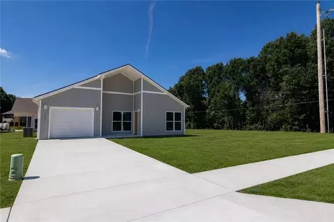 1505 Ashton Way, Pittsburg, KS 66762