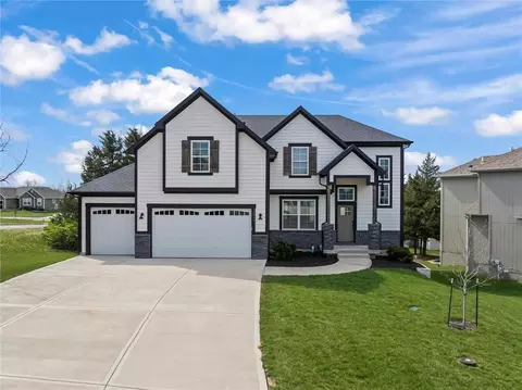 15511 Spruce St, Basehor, KS 66007