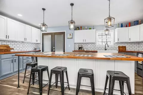 Kitchen - 992 E 750 Rd, Lawrence, KS 66047 photo 3 of 4