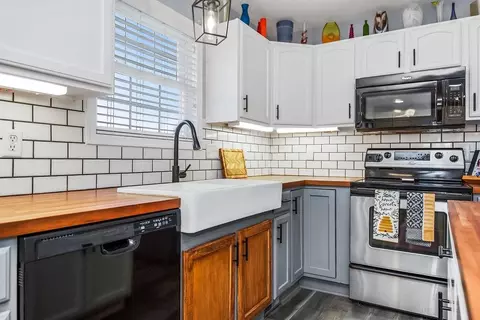Kitchen - 992 E 750 Rd, Lawrence, KS 66047 photo 4 of 4