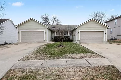 817-821 NE Independence Ct, Lees Summit, MO 64063