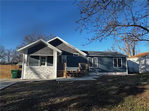124 W 5th St, Adrian, MO 64720