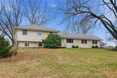 15794 151st St, Bonner Springs, KS 66012