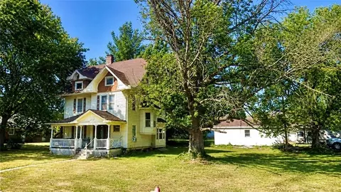 602 W Walnut St, Grain Valley, MO 64029
