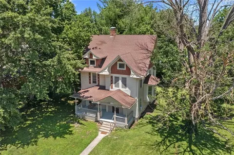 602 W Walnut St, Grain Valley, MO 64029
