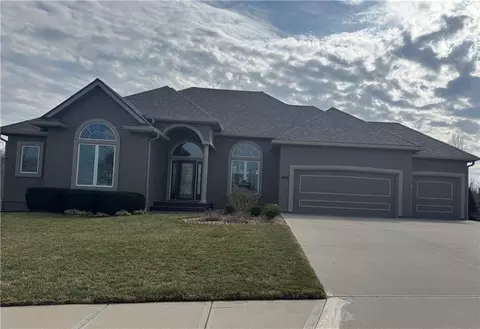 2905 SW Muir Dr, Lees Summit, MO 64081