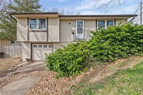 400 NW 78th Ter, Kansas City, MO 64118