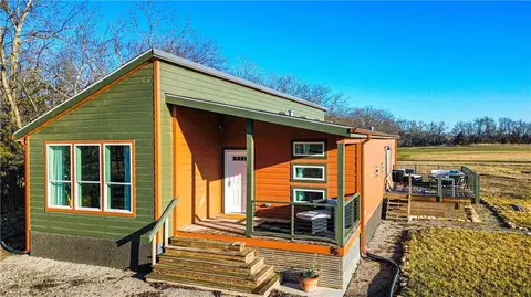 85 Birdie Ln, Mound City, KS 66056