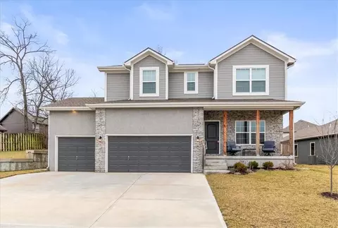 801 NW Hickory Ridge Dr, Grain Valley, MO 64029