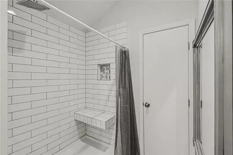 Bath - 77 R St, Lake Lotawana, MO 64086 photo 2 of 3