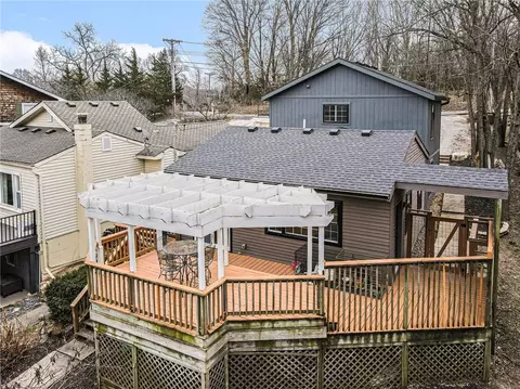 Exterior - 77 R St, Lake Lotawana, MO 64086 photo 2 of 6