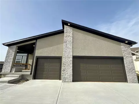 359 SW Amara Dr, Blue Springs, MO 64064