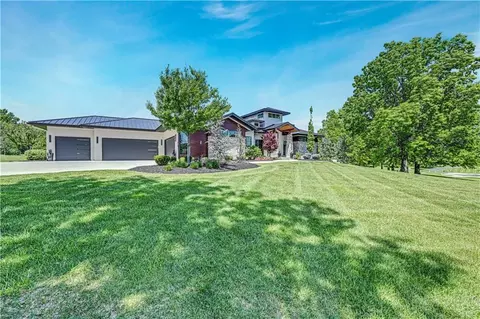21100 W 105th St, Olathe, KS 66061