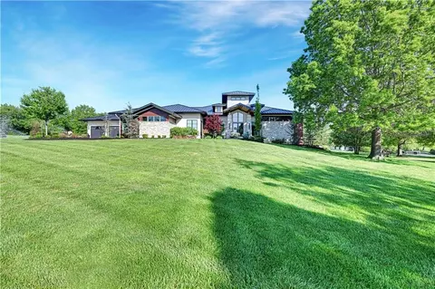 21100 W 105th St, Olathe, KS 66061