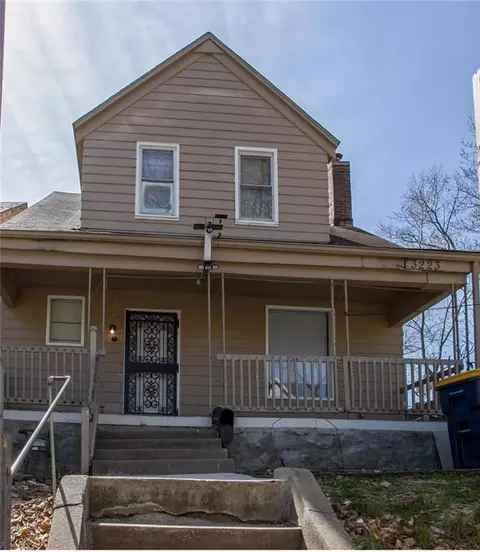 3223 Roberts St, Kansas City, MO 64124