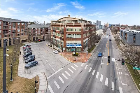 2929 Mcgee Trfy #305, Kansas City, MO 64108