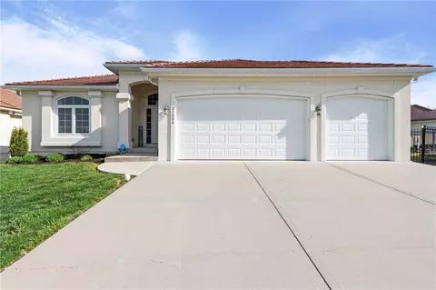21004 E 37th Ter, Independence, MO 64057