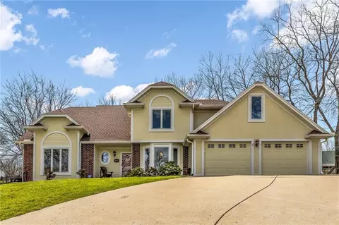 9805 NW 73rd Ter, Weatherby Lake, MO 64152