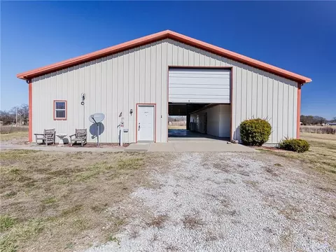 8823 NE Oo Hwy, Calhoun, MO 65323