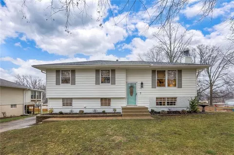 412 Allen St, Buckner, MO 64016