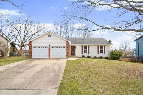 909 E Cothrell St, Olathe, KS 66061