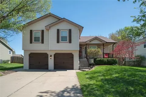 1617 NE Auburn Dr, Lees Summit, MO 64086