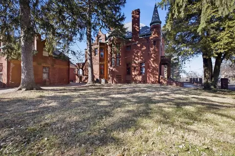 Exterior - 802 Hall St, Saint Joseph, MO 64501 photo 5 of 16
