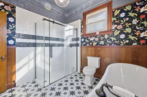 Bath - 802 Hall St, Saint Joseph, MO 64501 photo 7 of 8
