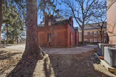 Exterior - 802 Hall St, Saint Joseph, MO 64501 photo 6 of 16