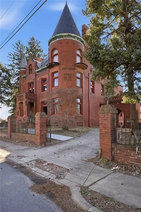 Exterior - 802 Hall St, Saint Joseph, MO 64501 photo 11 of 16