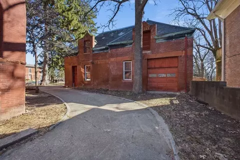 Exterior - 802 Hall St, Saint Joseph, MO 64501 photo 3 of 16
