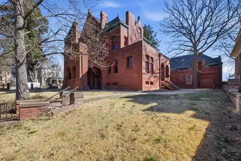 802 Hall St, Saint Joseph, MO 64501