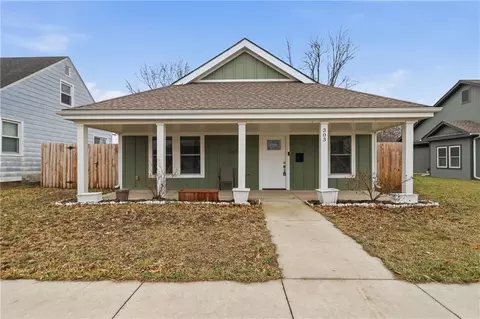 303 W Broadway St, Higginsville, MO 64037