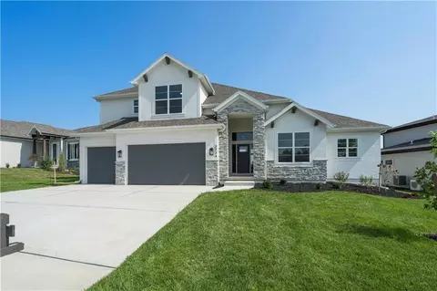 4746 NW Sienna Rdg, Riverside, MO 64150
