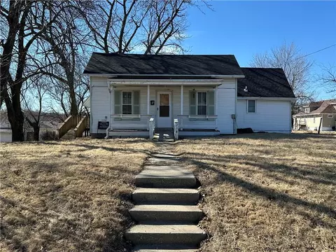 314 S Davis St, Maryville, MO 64468