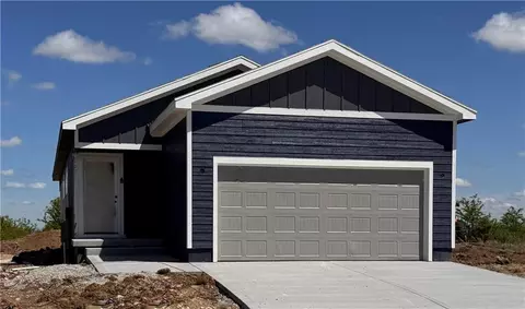 804 Glenn Cir, Raymore, MO 64083