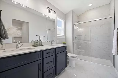 Bath - 804 Glenn Cir, Raymore, MO 64083 photo 2 of 2