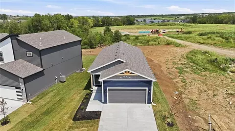 View/Area - 804 Glenn Cir, Raymore, MO 64083 photo 1 of 15
