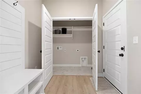 Entry Way - 804 Glenn Cir, Raymore, MO 64083 photo 4 of 6