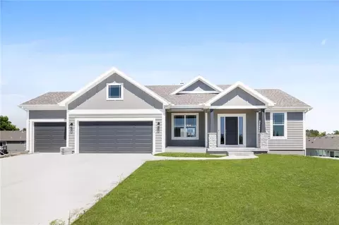 20731 S Emerald St, Spring Hill, KS 66083