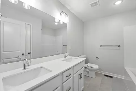 Bath - 808 Glenn Cir, Raymore, MO 64083 photo 4 of 4