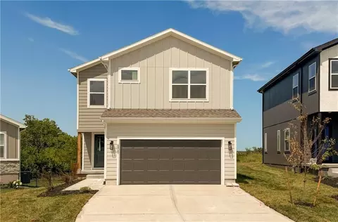 Exterior - 808 Glenn Cir, Raymore, MO 64083 photo 1 of 6