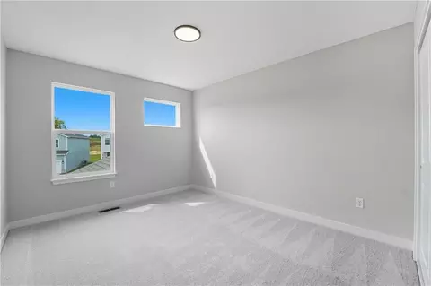 Bedroom - 809 Glenn Cir, Raymore, MO 64083 photo 5 of 10
