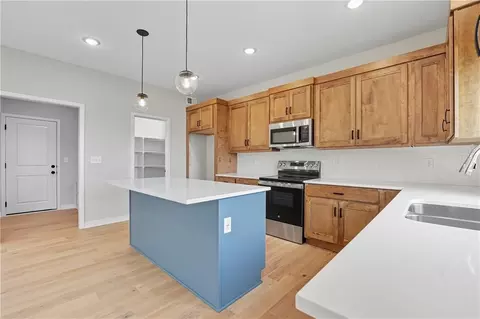Kitchen - 809 Glenn Cir, Raymore, MO 64083 photo 4 of 6