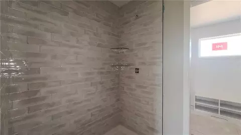 Bath - 809 Glenn Cir, Raymore, MO 64083 photo 1 of 6