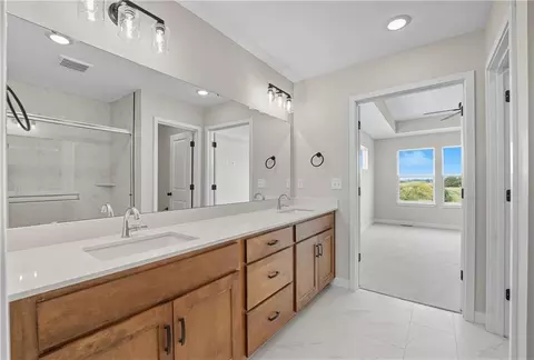Bath - 809 Glenn Cir, Raymore, MO 64083 photo 5 of 6