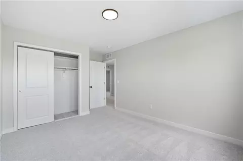 Bedroom - 809 Glenn Cir, Raymore, MO 64083 photo 6 of 10